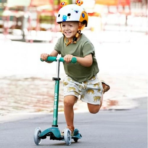 Micro Mini Deluxe ECO Scooter Green 7 Micro Mini Deluxe ECO Scooter Green - Image 5